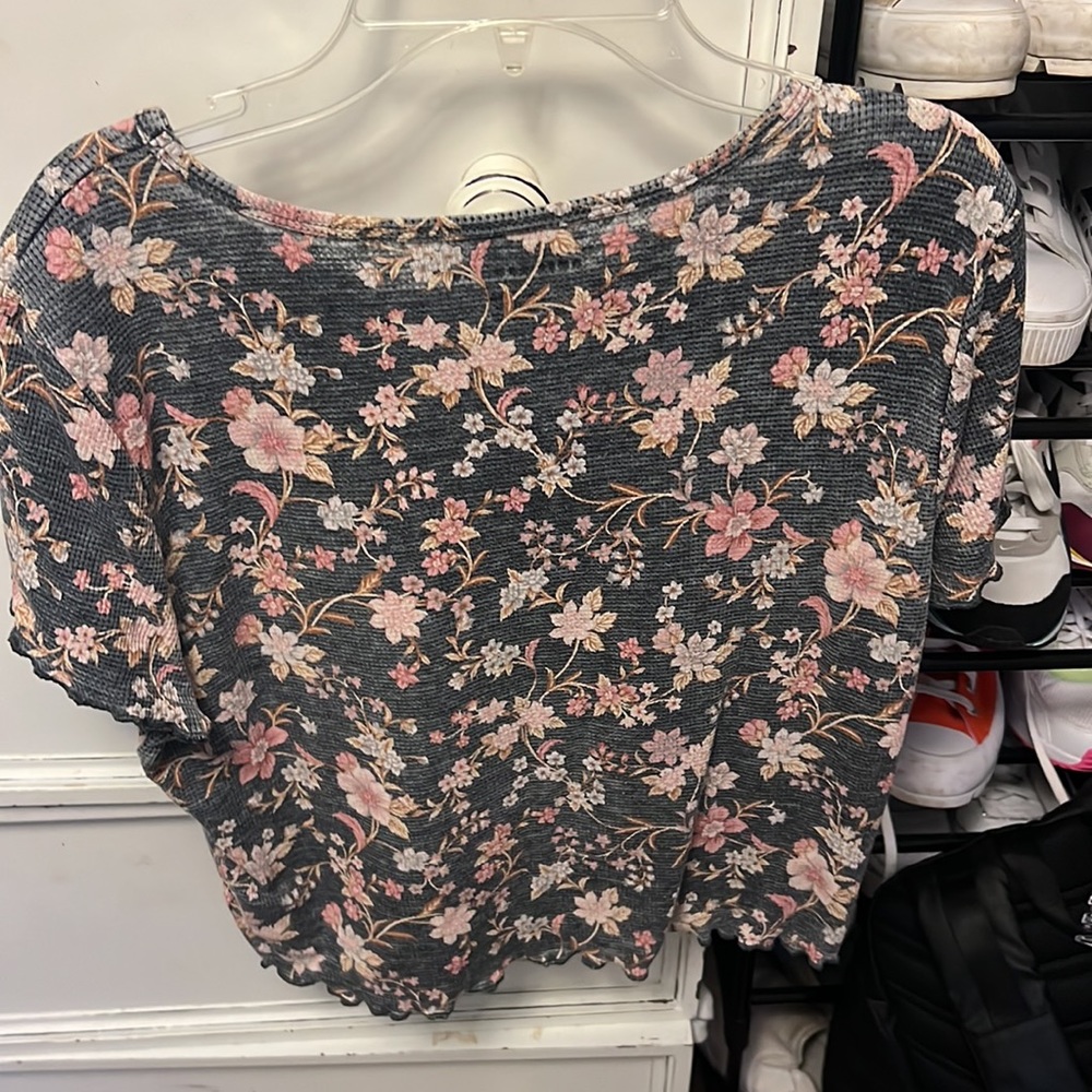 American Eagle Cropped T-shirt - Picture 2 of 4
